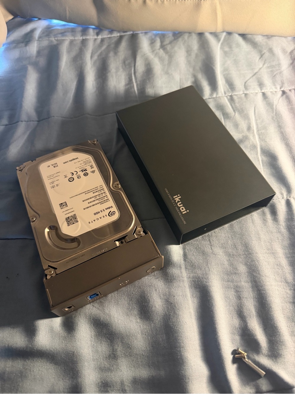Seagate 2TB hhd external drive and enclosure with high speed usb 3.0 transfer